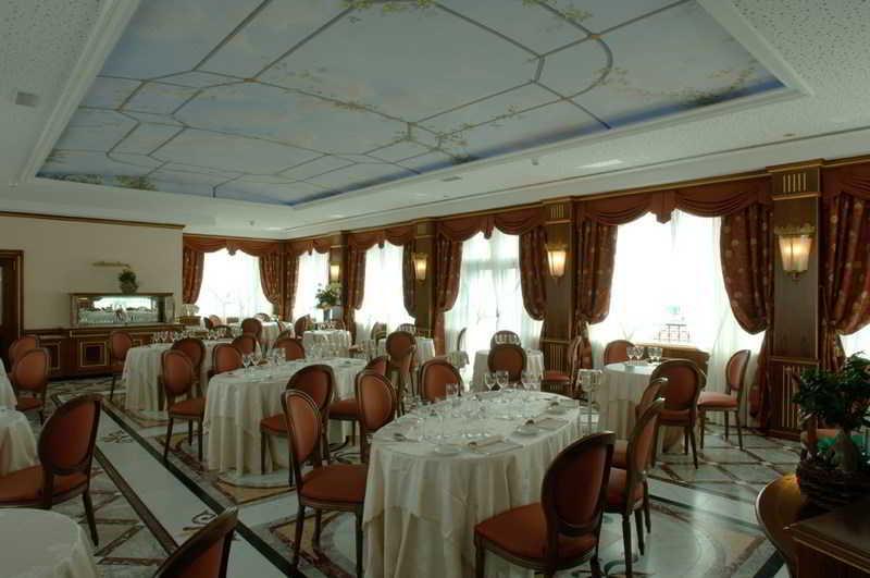 アンドレオラ セントラル ホテル ミラノ レストラン 写真